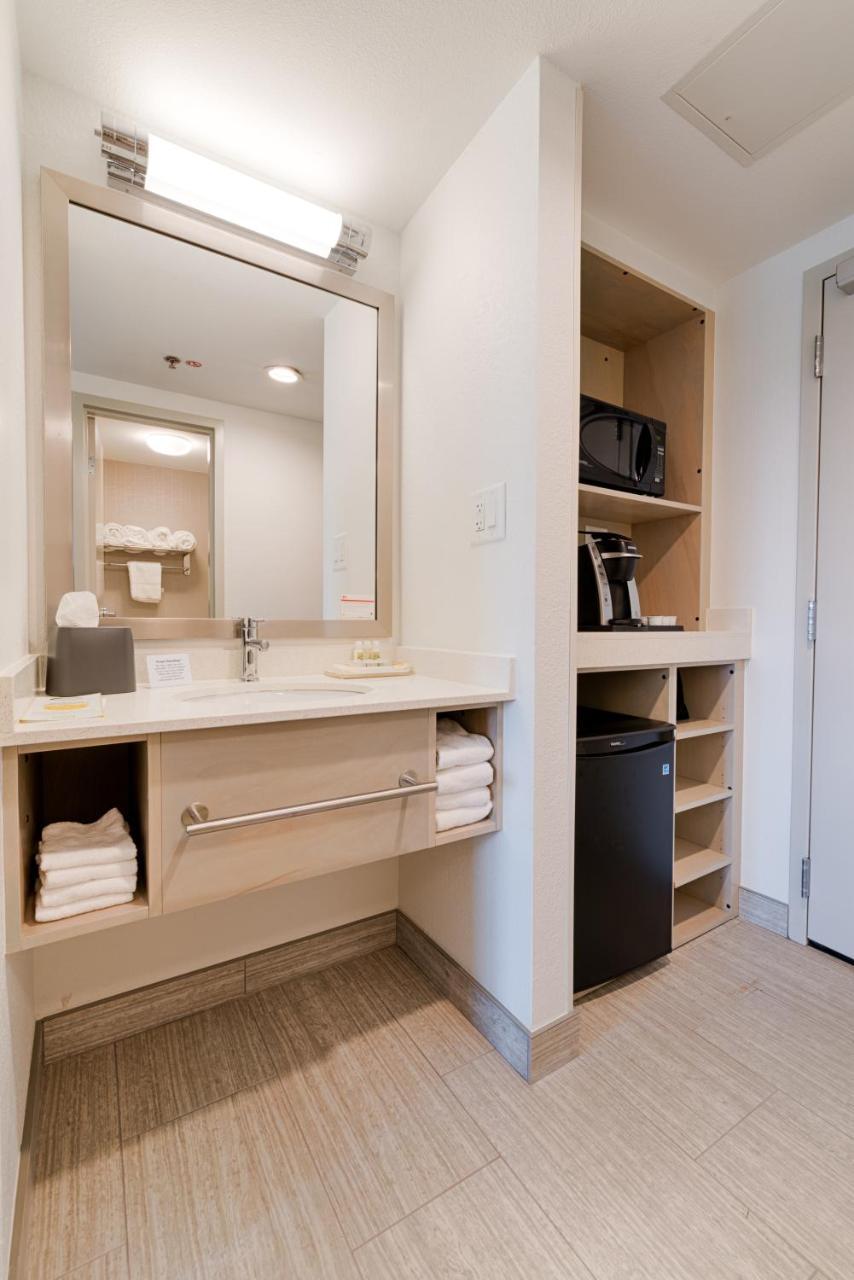 Holiday Inn Knoxville N - Merchant Drive By Ihg Экстерьер фото